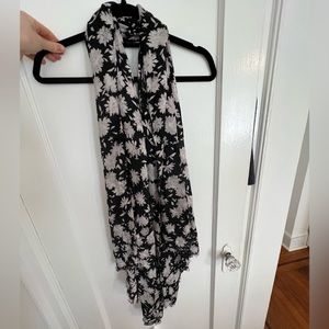 Tory Burch NWT Black and White Scarf